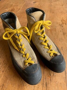 Vasque Olive Suede Boots with Yellow Laces